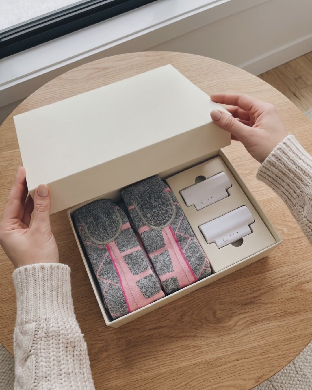 HottySocks heated socks: unboxing, the cuff pocket and cosy evenings by the fire